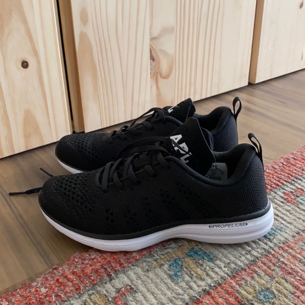 APL Techloom Pro Trainer Size 6.5 Black/White